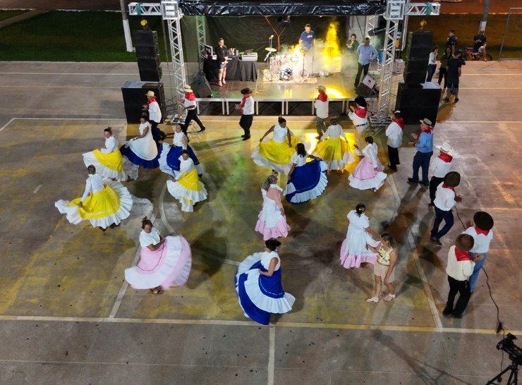 1ª Noite Cultural em Alta Floresta D´Oeste Ro – Grupo da 3ª Idade Dança Gaucha